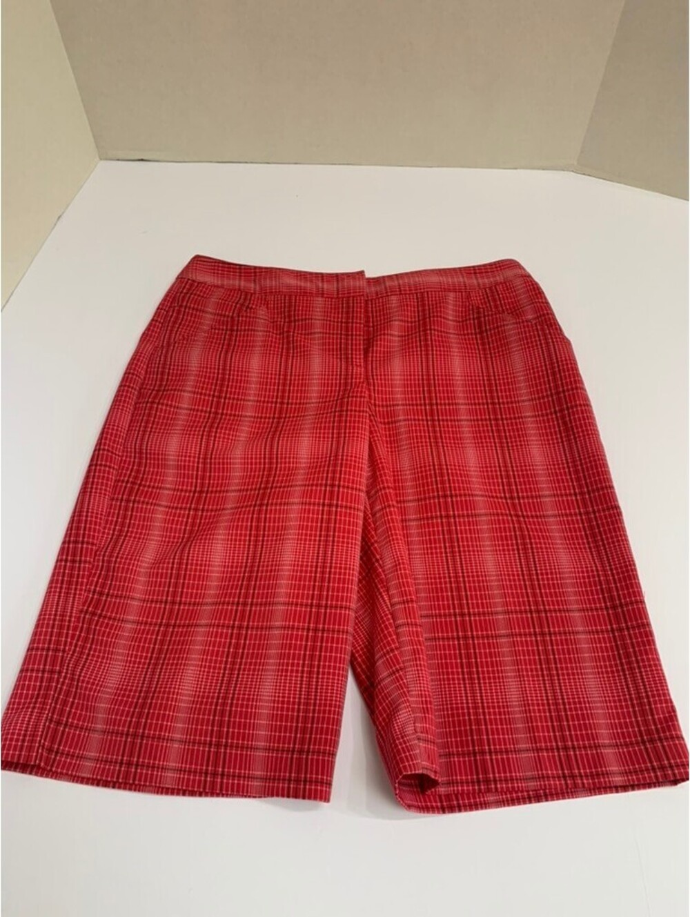Izod Golf Shorts Womens Size 2 Red Plaid PerformX Cool-X Stretch Bermuda Course